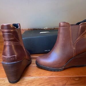 Sorel after hours Chelsea boot